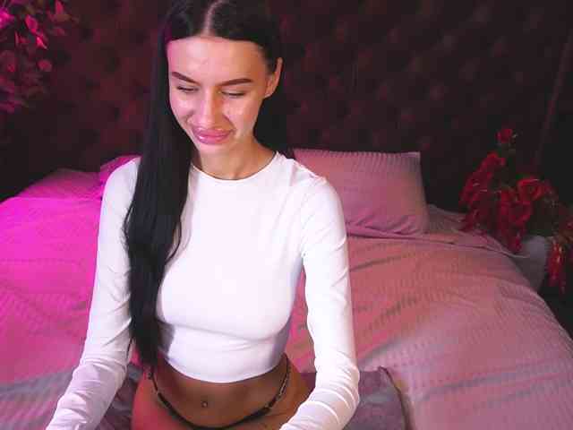 SnowWhiteee webcam