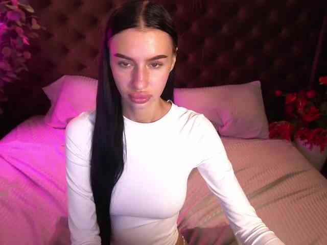 SnowWhiteee webcam