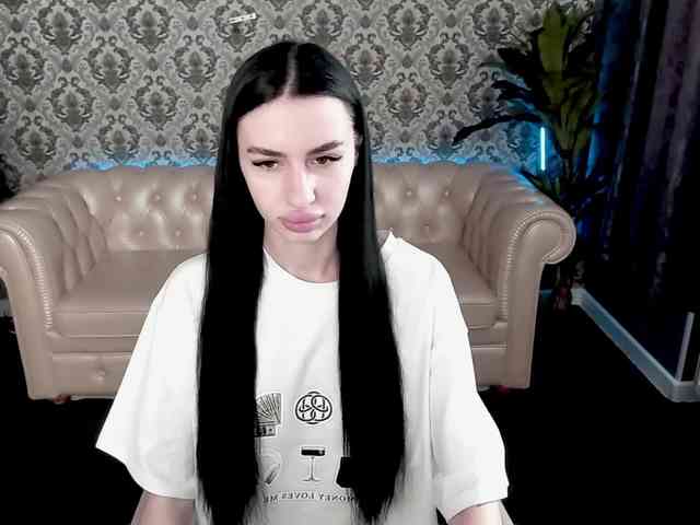 SnowWhiteee webcam