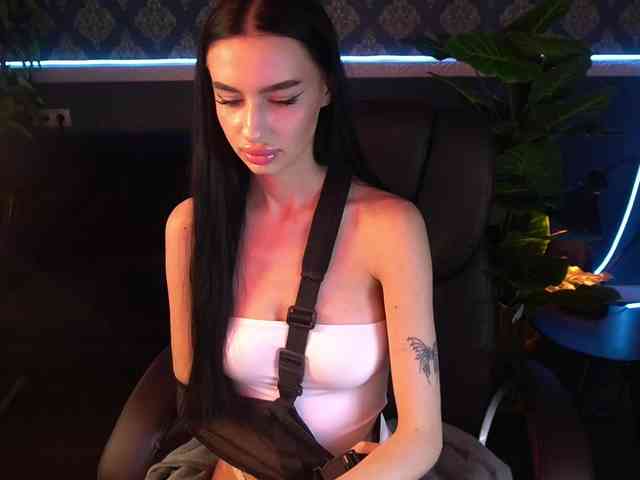 SnowWhiteee webcam
