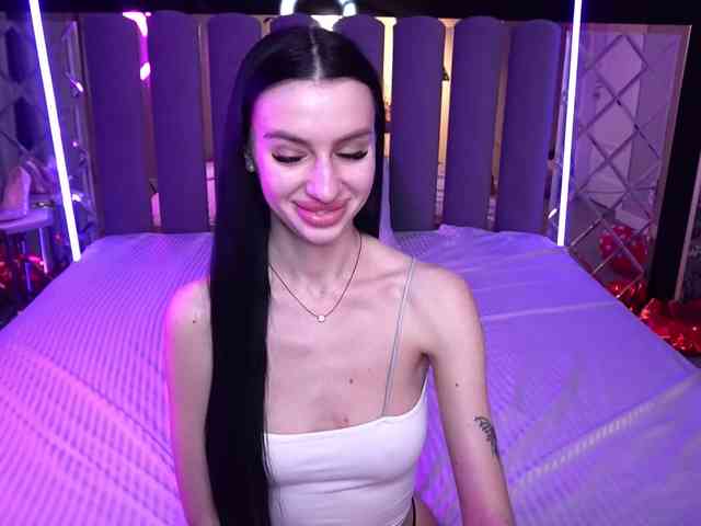SnowWhiteee Live Webcam on BongaCams