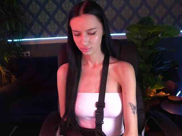 SnowWhiteee webcam