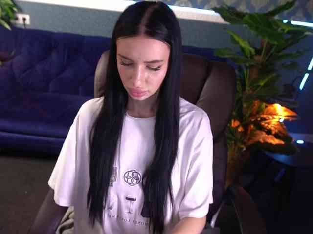 SnowWhiteee webcam