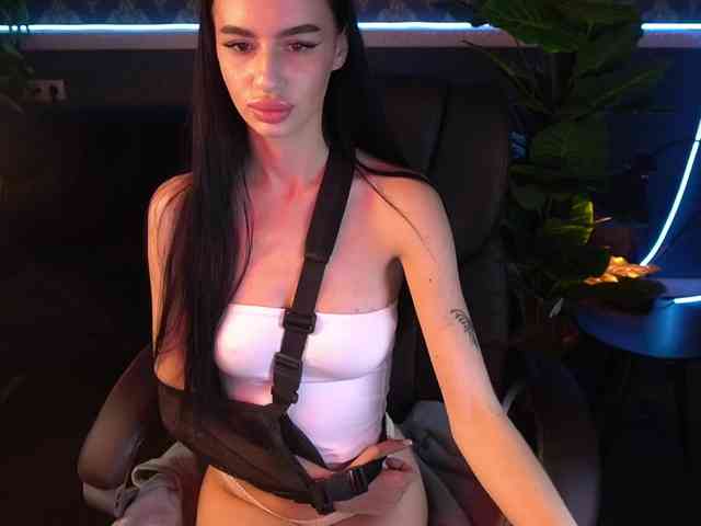 SnowWhiteee webcam