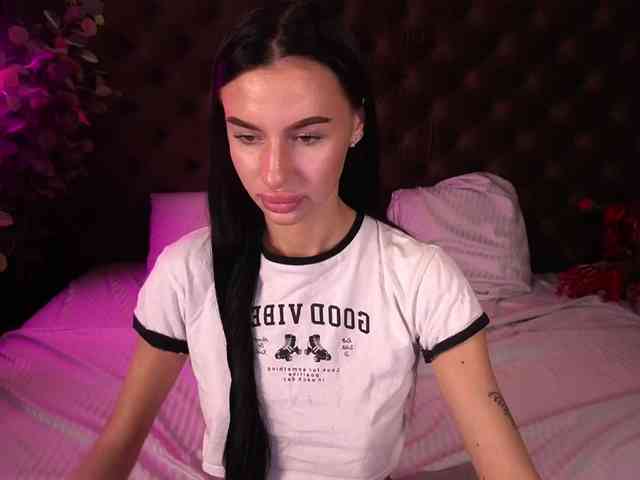 SnowWhiteee webcam