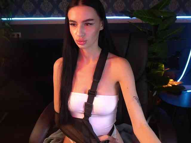 SnowWhiteee webcam