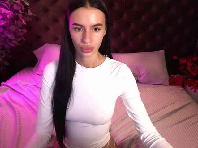 SnowWhiteee webcam