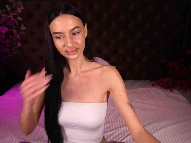 SnowWhiteee webcam