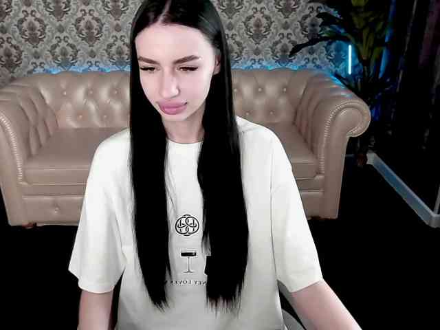 SnowWhiteee webcam