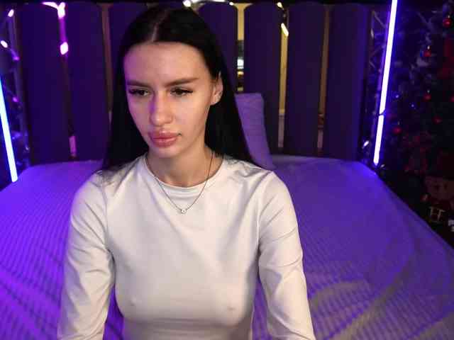 SnowWhiteee webcam