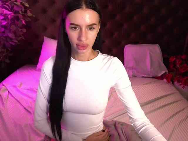 SnowWhiteee Live Webcam on BongaCams