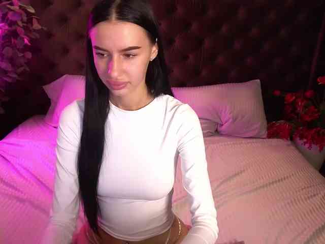 SnowWhiteee webcam