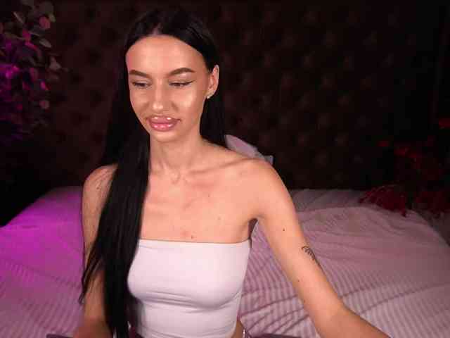 SnowWhiteee webcam