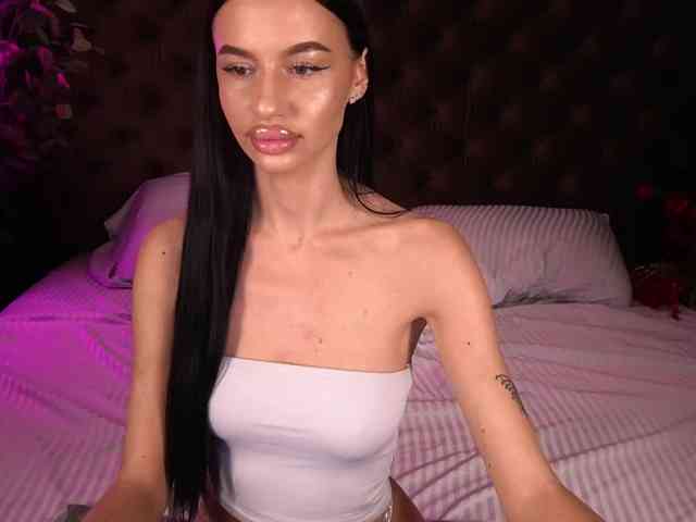 SnowWhiteee webcam