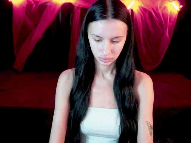 SnowWhiteee webcam