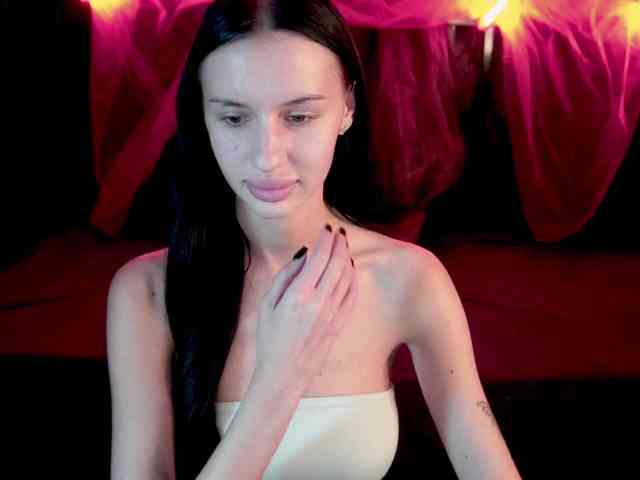 SnowWhiteee webcam