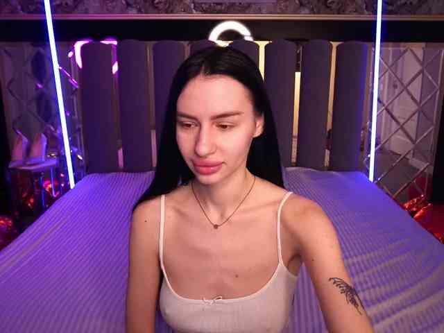 SnowWhiteee Live Webcam on BongaCams