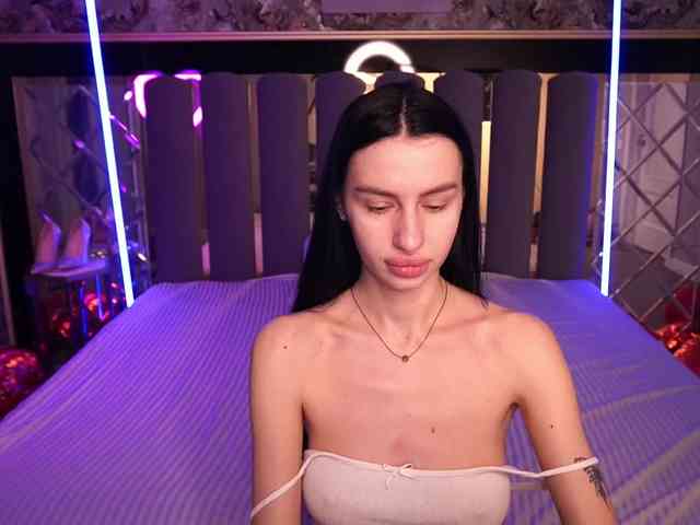 SnowWhiteee Live Webcam on BongaCams