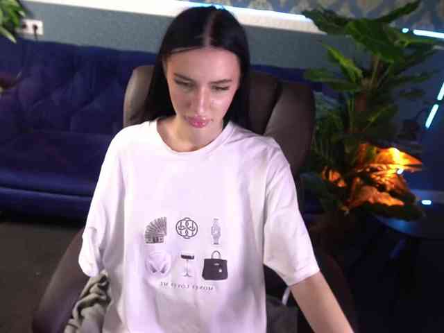 SnowWhiteee webcam