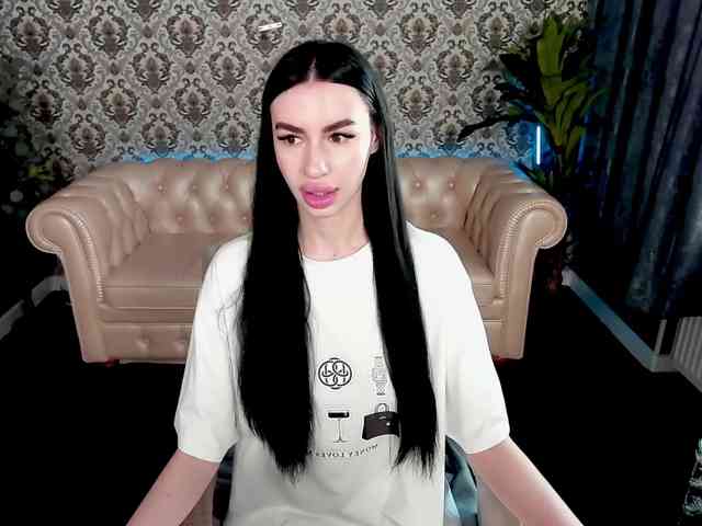 SnowWhiteee webcam