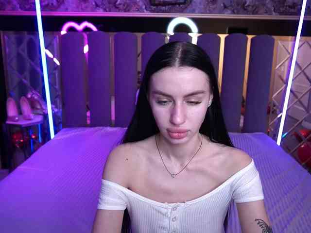 SnowWhiteee webcam