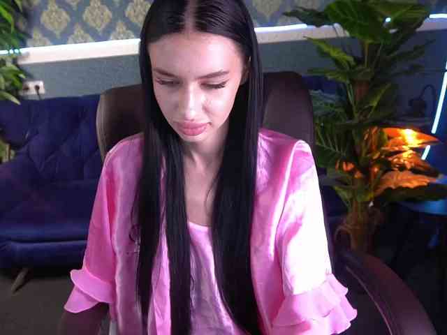 SnowWhiteee webcam