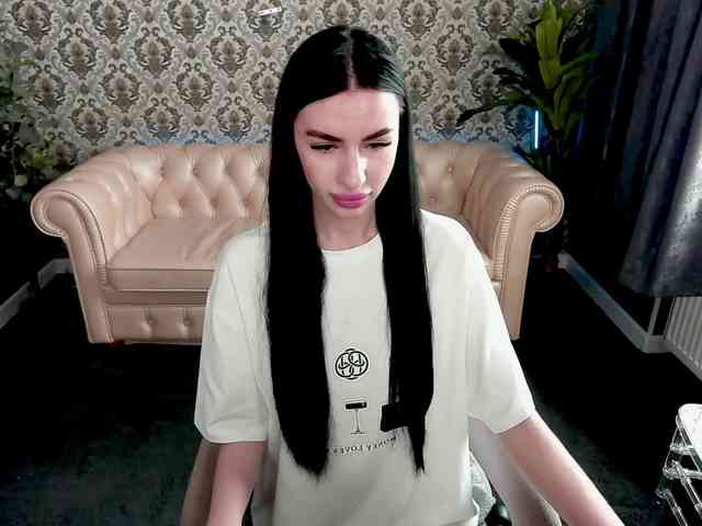 SnowWhiteee webcam