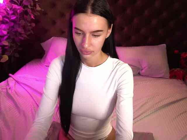 SnowWhiteee webcam