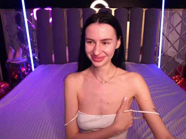 SnowWhiteee Live Webcam on BongaCams