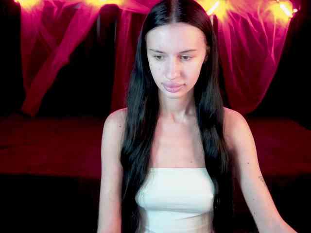 SnowWhiteee webcam