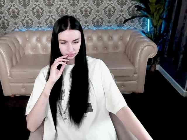 SnowWhiteee webcam