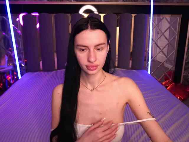 SnowWhiteee Live Webcam on BongaCams
