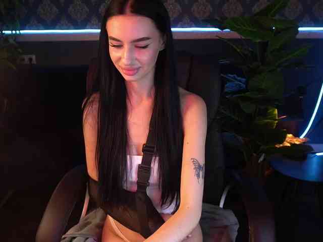 SnowWhiteee webcam