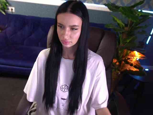SnowWhiteee webcam