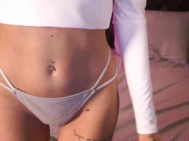 SnowWhiteee webcam