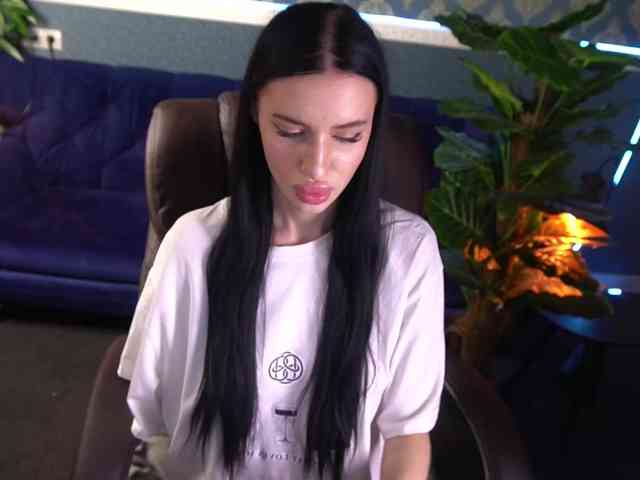 SnowWhiteee webcam