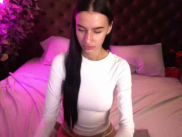 SnowWhiteee webcam