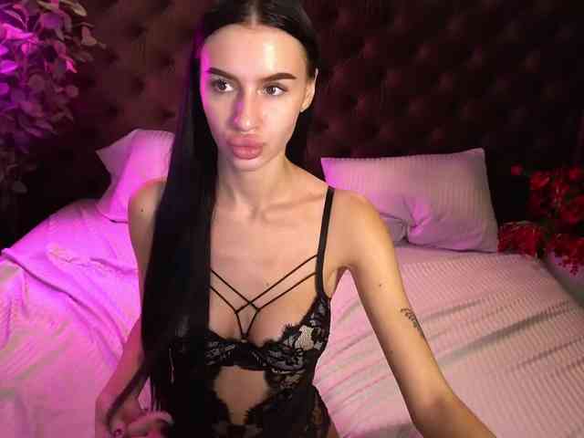 SnowWhiteee webcam