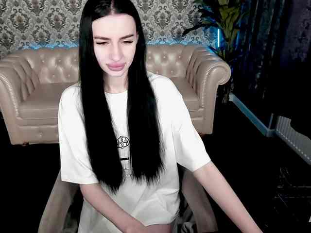 SnowWhiteee webcam