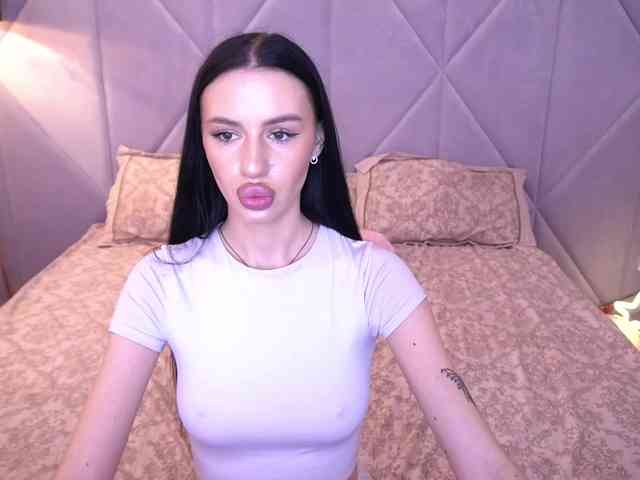 SnowWhiteee webcam