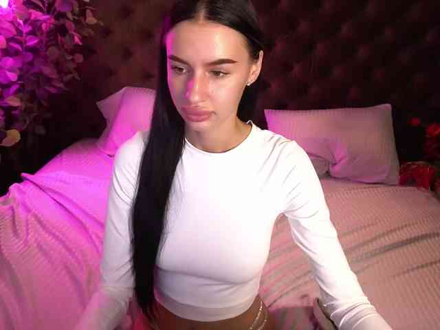 SnowWhiteee webcam