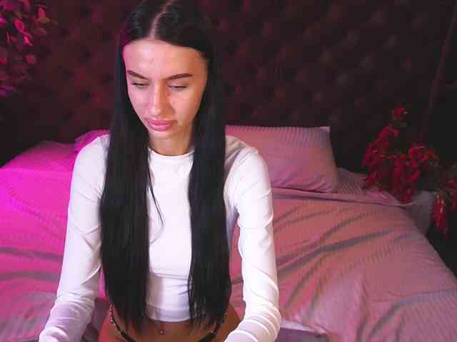 SnowWhiteee webcam