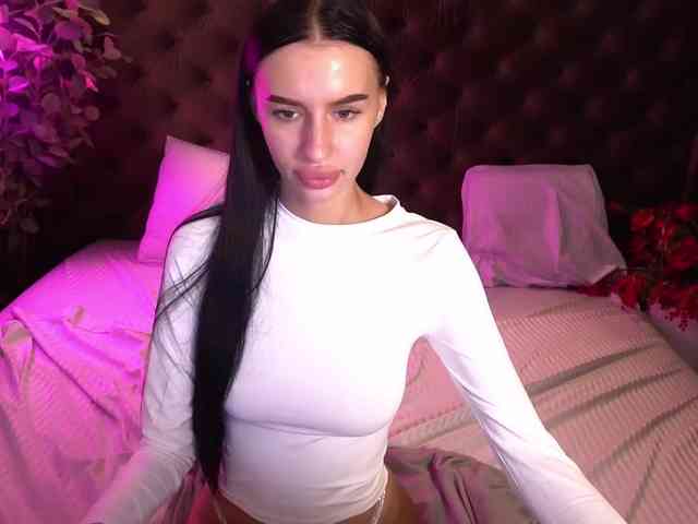SnowWhiteee webcam