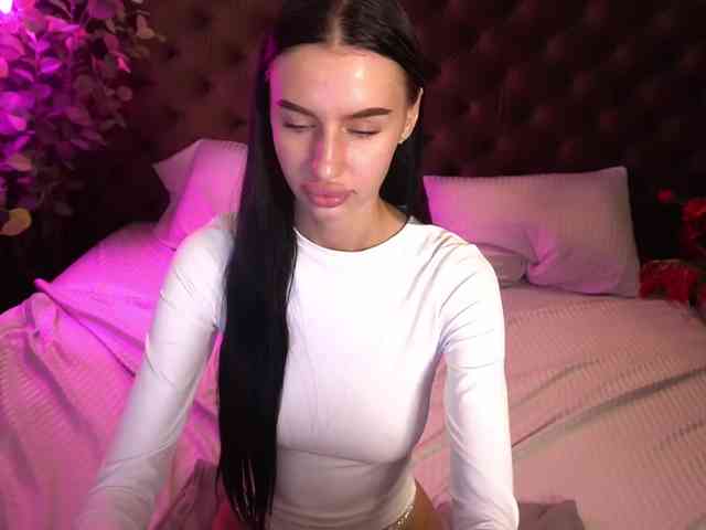 SnowWhiteee webcam