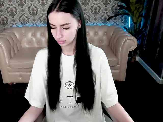 SnowWhiteee webcam