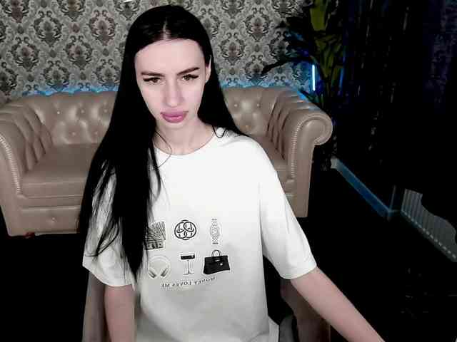 SnowWhiteee webcam