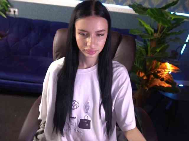 SnowWhiteee webcam