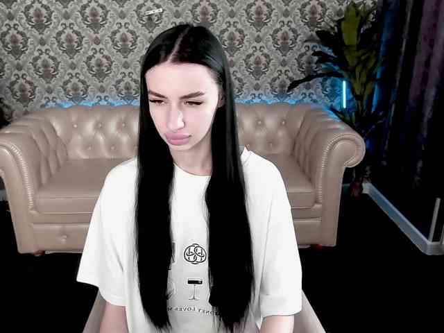 SnowWhiteee webcam