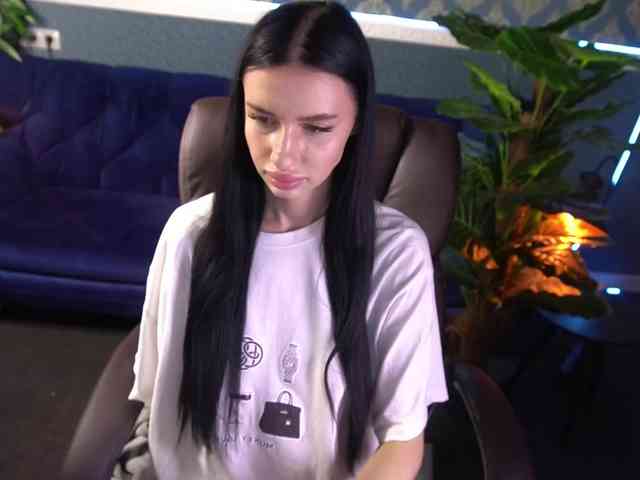 SnowWhiteee webcam