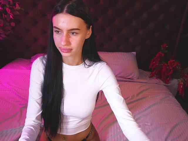SnowWhiteee webcam